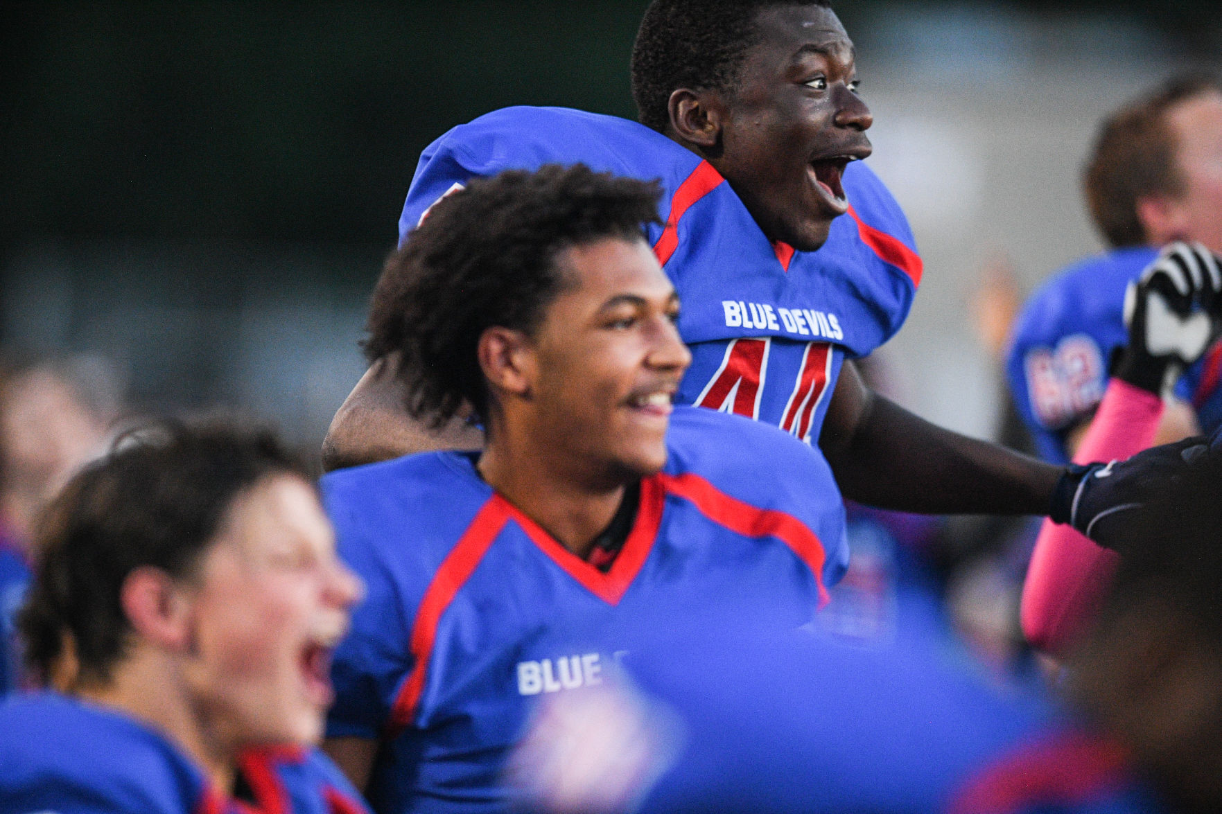 090921-qc-spt-central-football-003